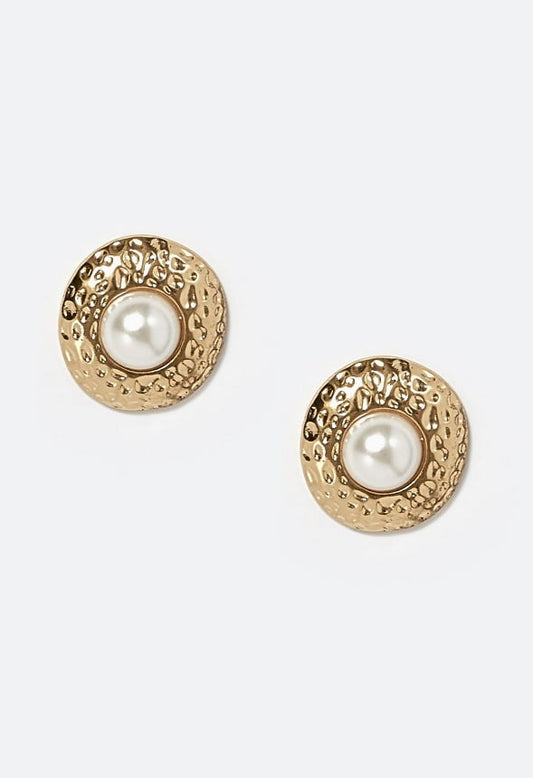 Pria Hammered Metal Surround And Glass Pearl Stud Earrings  Cream/ Gold